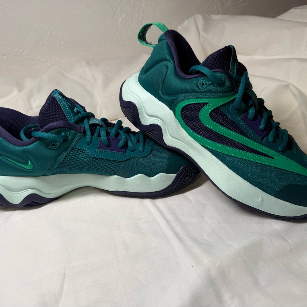 Nike Teal & Navy Giannis immortality 3 Shoes men’s size 8 or w/9